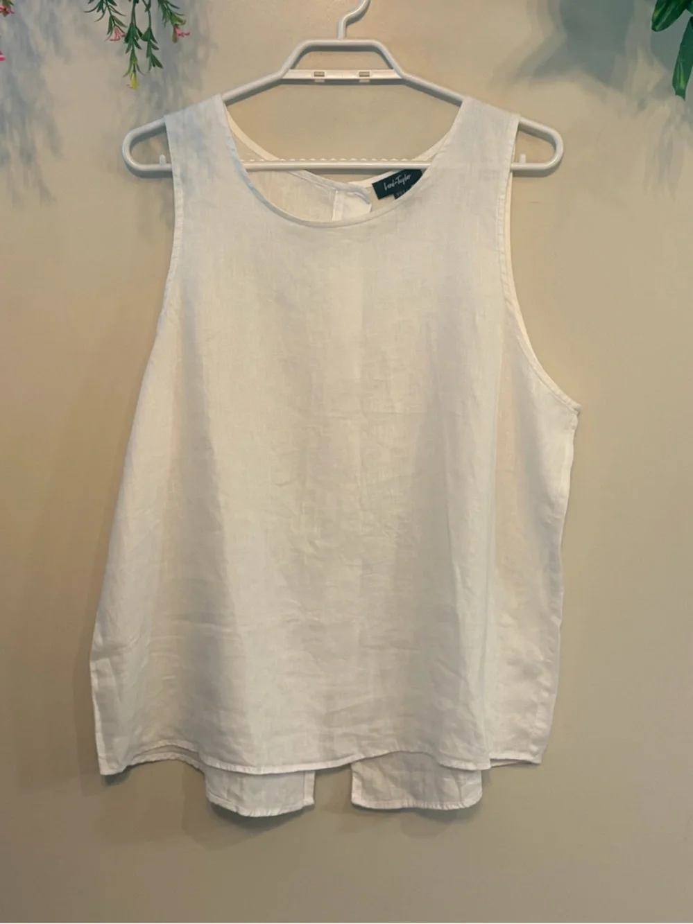 LORD & TAYLOR 100% Linen Sleeveless White Split-Back Top - Picture 3 of 7
